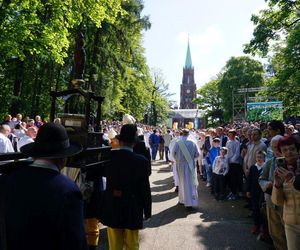 Pielgrzymka mężczyzn do Piekar Śląskich 2025. Tysiące wiernych na Kalwaryjskim Wzgórzu