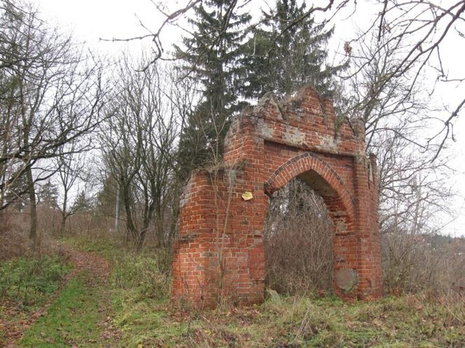 Zamek w Pokrzywnie