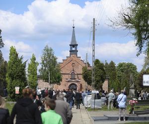 Tłumy żegnały Kamilka z Częstochowy. W niebo poleciały baloniki, po policzkach płynęły łzy