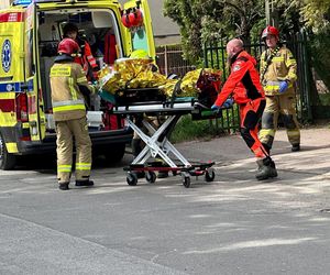 Dramat rodzinny w Piastowie? Córka zaatakowała swoją mamę. Nieoficjalnie: ugodziła ją nożem