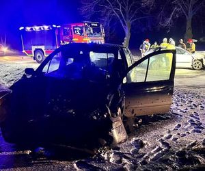 Wypadek na ośnieżonej drodze w powiecie rawickim