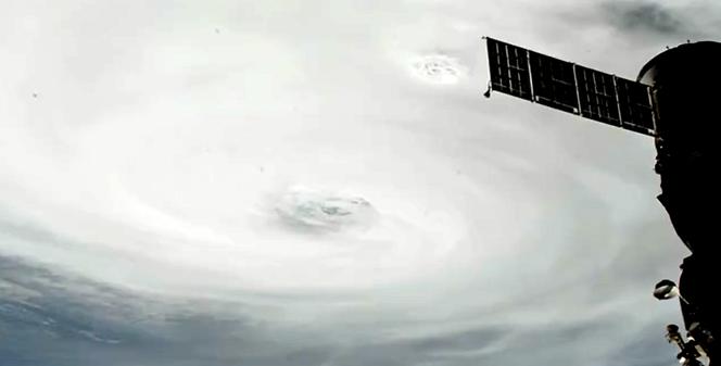Międzynarodowa Stacja Kosmiczna przeleciała nad huraganem. Co za widok!