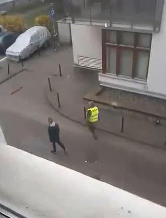 Przebrał się za policjanta i terroryzował okolicę