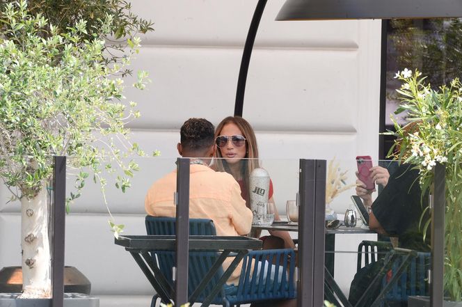 Zakupy Jennifer Lopez w Warszawie. Oto jej siatki