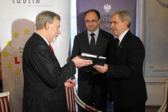 Od lewej: prezydent Miasta Lublin; podsekretarz stanu w Ministerstwie Rozwoju Regionalnego oraz wiceprezes zarządu Narodowego Funduszu Ochrony Środowiska i Gospodarki Wodnej