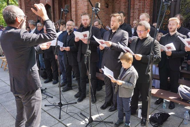 Pielgrzymka mężczyzn do Piekar Śląskich 2025. Tysiące wiernych na Kalwaryjskim Wzgórzu