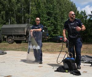 Policja na granicy z Białorusią. Setki funkcjonariuszy wspiera wojsko i Straż Graniczną