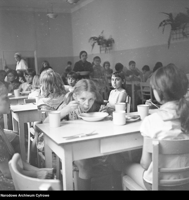 QUIZ PRL. Smaki lata w PRL-u: Czy pamiętasz letnie przysmaki swojego dzieciństwa?