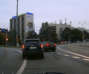 Niebezpieczny rajd kierowcy na rondzie w Katowicach