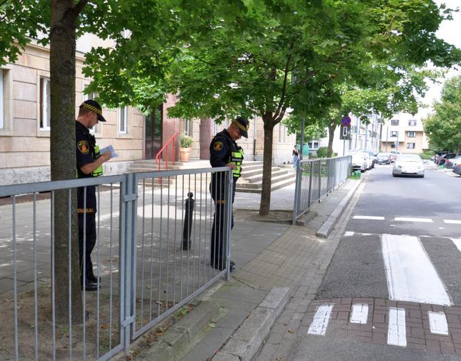 Trwają kontrole strażników miejskich przy warszawskich szkołach