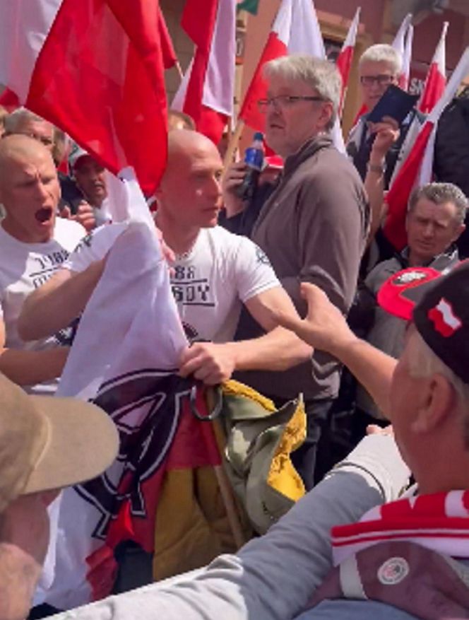 Incydent w Warszawie. Faszyści na marszu! Doszło do szarpaniny