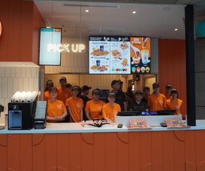 Tłumy na otwarciu Popeyes w Olsztynie. Rekordzista czekał w kolejce ponad 20 godzin