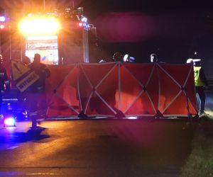 Roztrzaskał się mercedesem na drzewie. Nie miał żadnych szans