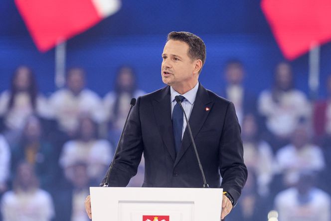 Konwencja KO w Gliwicach. Tusk, Trzaskowski, Protest związkowców i sprzedaż flag Polski i UE