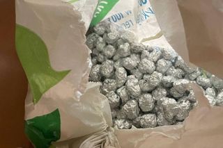 Zatrzymali sześćdziesięciolatka. 9 kg narkotyków chował w kanapie