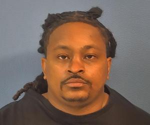 Recydywista wpadł z bronią przy rodzinnym centrum rozrywki