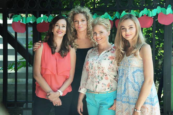 Przyjaciółki 4 sezon. Małgorzata Socha, Anita Sokołowska, Joanna Liszowska, Magdalena Stużyńska