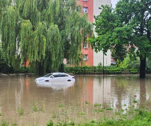W Elblągu wylała rzeka. Wprowadzono stan pogotowia przeciwpowodziowego. „Każdy z nas się boi”