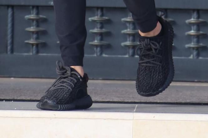 Buty Yeezy Boost od Kanye Westa - w takich chodzi m.in. Kourtney Kardashian