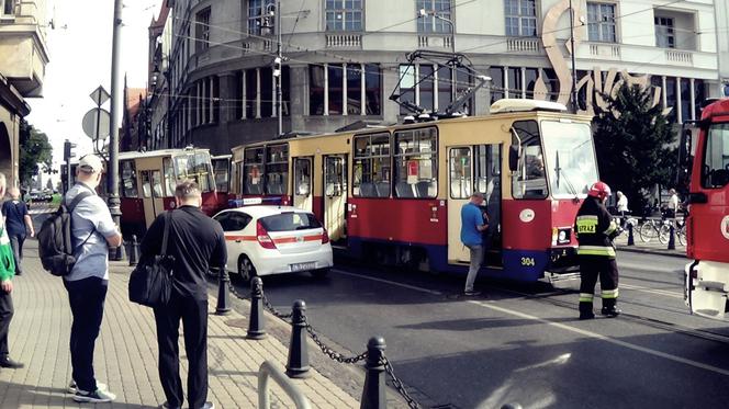 Zderzenie dwóch tramwajów w centrum Bydgoszczy! [ZDJĘCIA]