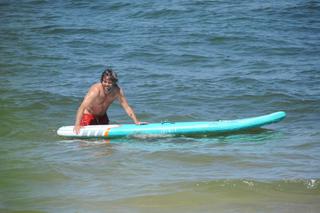 Olivier Janiak jak David Hasselhoff na plaży nad Bałtykiem