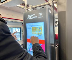 Ułatwienie dla pasażerów i odciążenie konduktorów. Biletomaty pojawiły sie w pociągach wielkopolskiego Polregio 