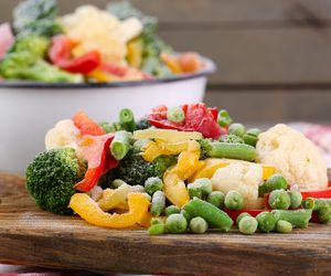 Łatwe dania z mrożonek - 10 przepisów na pyszne potrawy z mrożonych warzyw