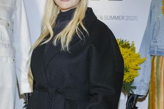 Czarna Deeds, niebieska Szczawińska i beżowa Mrozowska. Tłum gwiazd na imprezie