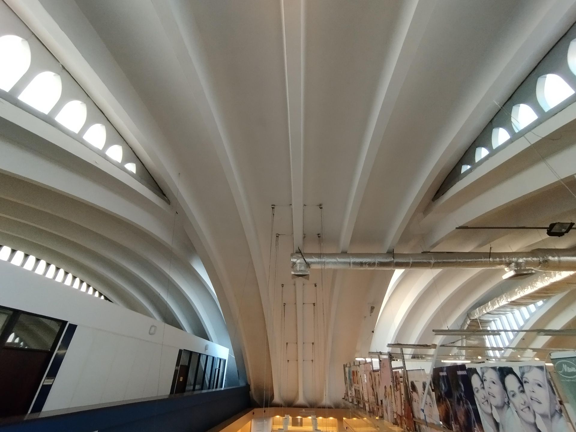 Hala Kopińska w Warszawie - wnętrze