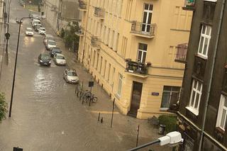  Łódź zalana po ulewie. Ulicami popłynęły strumienie wody [ZDJĘCIA]