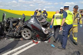 Tragiczny wypadek pod Wągrowcem! Nie żyją dwie osoby, w tym dziecko [ZDJĘCIA]
