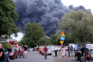 Pożar w Sosnowcu. Czy gęsty, czarny dym był TOKSYCZNY? Płonęły niebezpieczne CHEMIKALIA