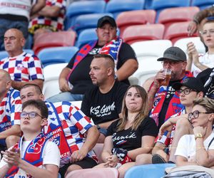 Górnik Zabrze - Termalica Nieciecza. Niesamowita atmosfera na Arenie Zabrze! Kibice Górnika dopingują swoją drużynę