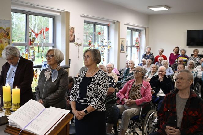 Na zdjęciu od prawej: Alicja Graczyk- dyr. hospicjum; Józefa Wiśniewska- wiceprezes; dr Paweł Wiszniewski- prezes Towarzystwa Pomocy Chorym