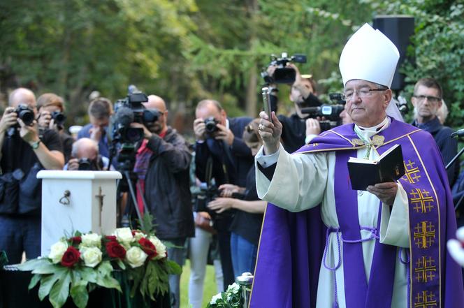 Arcybiskup Tadeusz Wojda zastąpił Głódzia. Kim jest i ile zarobi za posługę w kościele?