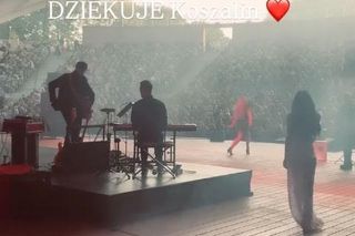 Justyna Steczkowska niczym papież! Gwiazda wyciąga rękę do fanów ze swojego jusiamobile