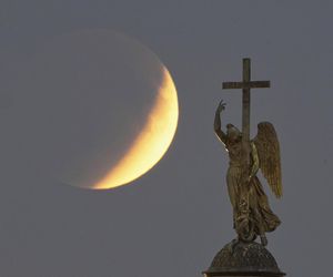Krwawy Księżyc. Całkowite zaćmienie Księżyca obserwowane na całym Świecie