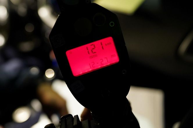 Nocna akcja policji. Drony nad głowami piratów drogowych! Posypały się mandaty