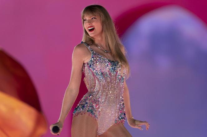 Taylor Swift woli kobiety?! Ten artykuł wywołał burzęa