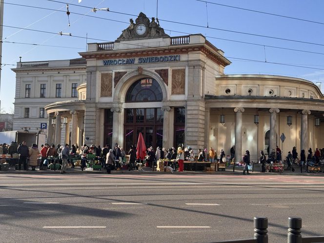 Tak wygląda typowa niedziela na Dworcu Świebodzkim we Wrocławiu