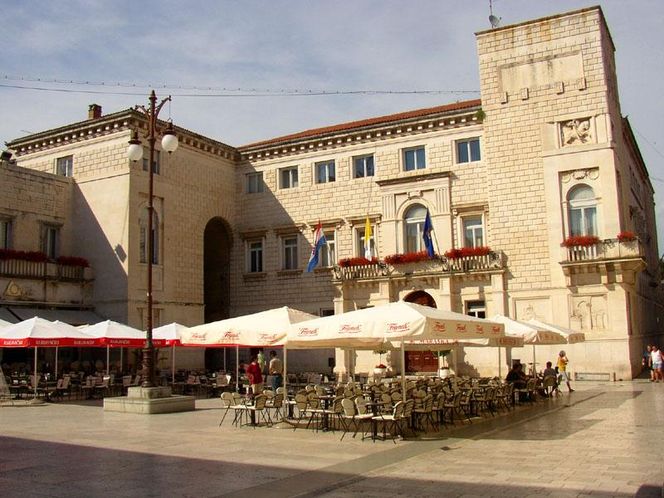 Zadar to centrum kulturalne północnej Dalmacji. Z lotniska w Rzeszowie dotrzesz tam w niecałe 2 godziny