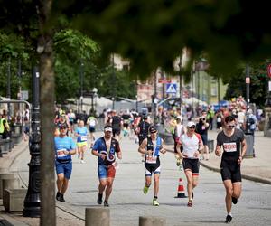 Triathloniści opanowali Mazowsze! Gigantyczne utrudnienia w ruchu i zmienione rozkłady jazdy