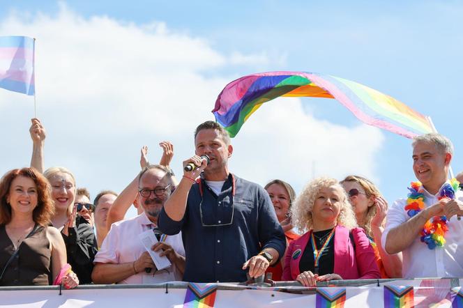 „Czas na równość jest teraz”. Ulicami Warszawy przeszła Parada Równości [GALERIA]