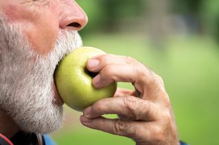 Czy seniorzy odczuwają niektóre zapachy lepiej? Naukowcy rozwiewają słodko-słone wątpliwości