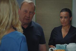 	M jak miłość odc. 1768. Jagoda (Katarzyna Kołeczek), Magda (Anna Mucha), Staszek (Sławomir Holland)