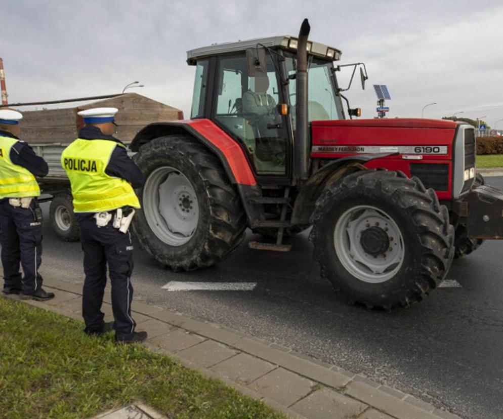 Lipscy policjanci zatrzymali do kontroli drogowej 57-letniego kierującego ciągnikiem. Nie dość, że był pijany, to chwilę wcześniej zgłosił kradzież ursusa, której nie było