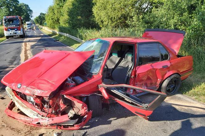 Kujawsko-pomorskie: Zderzenie trzech aut na prostej drodze! Są ranni [ZDJĘCIA]