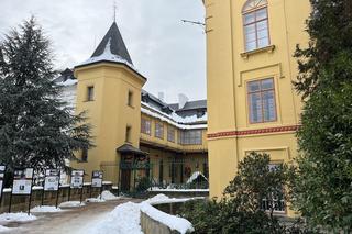 Pałac Slatiňany niedaleko Pardubic - zdjęcia. Święta 100 lat temu i zabytkowa stadnina koni