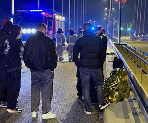 Sportowy mercedes warty 1,5 miliona roztrzaskany na moście Świętokrzyskim