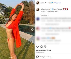 Emerytka Liz Hurley wygina się w bikini. Pozuje w luksusowej willi ojca kontrowersyjnej gwiazdy